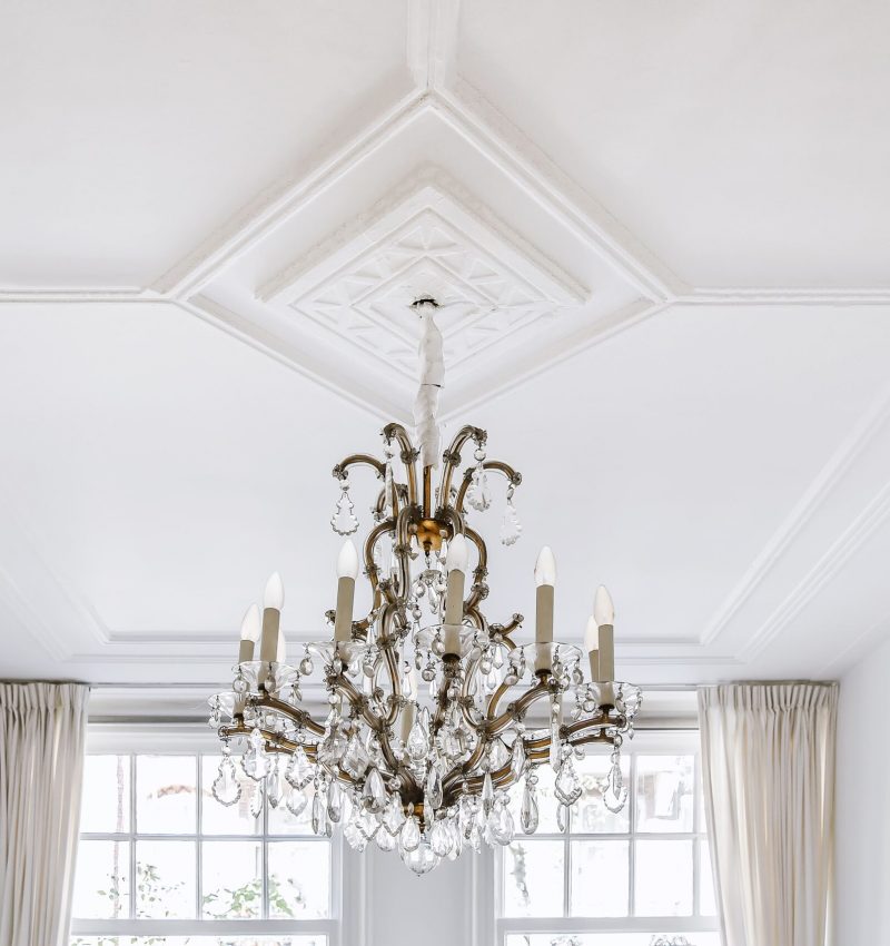 chandelier-on-the-ceiling-2026-01-07-23-59-07-utc